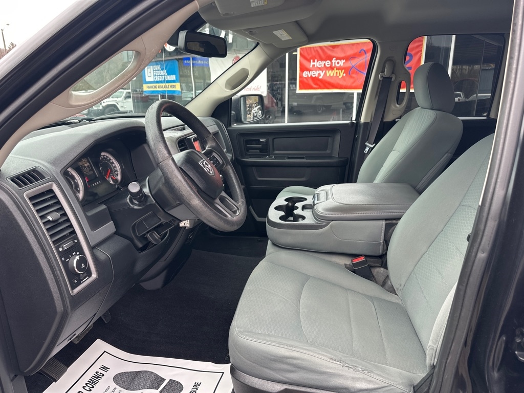 RAM 1500 4WD Quad Cab 140.5" Express 2016