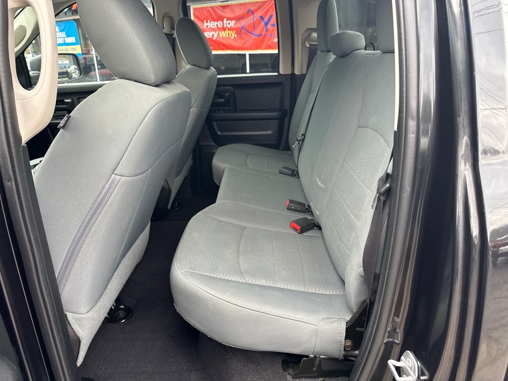 RAM 1500 4WD Quad Cab 140.5" Express 2016