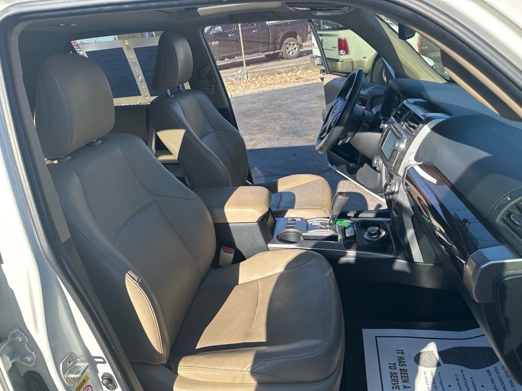 Toyota 4Runner TRD Off Road Premium 4WD (Natl) 2017