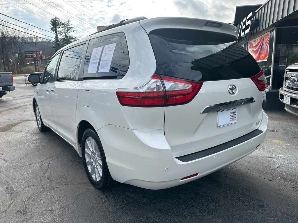 Toyota Sienna Limited Premium AWD 7-Passenger (Natl) 2017