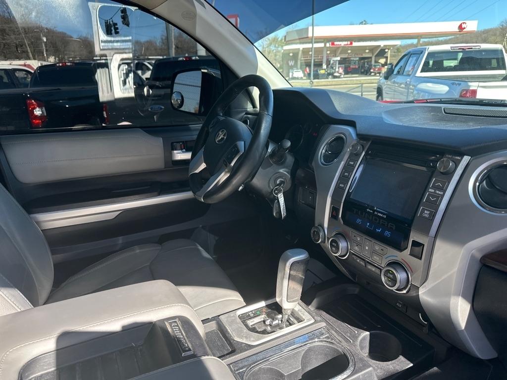 Toyota Tundra 4WD Truck CrewMax 5.7L FFV V8 6-Spd AT LTD (Natl) 2014