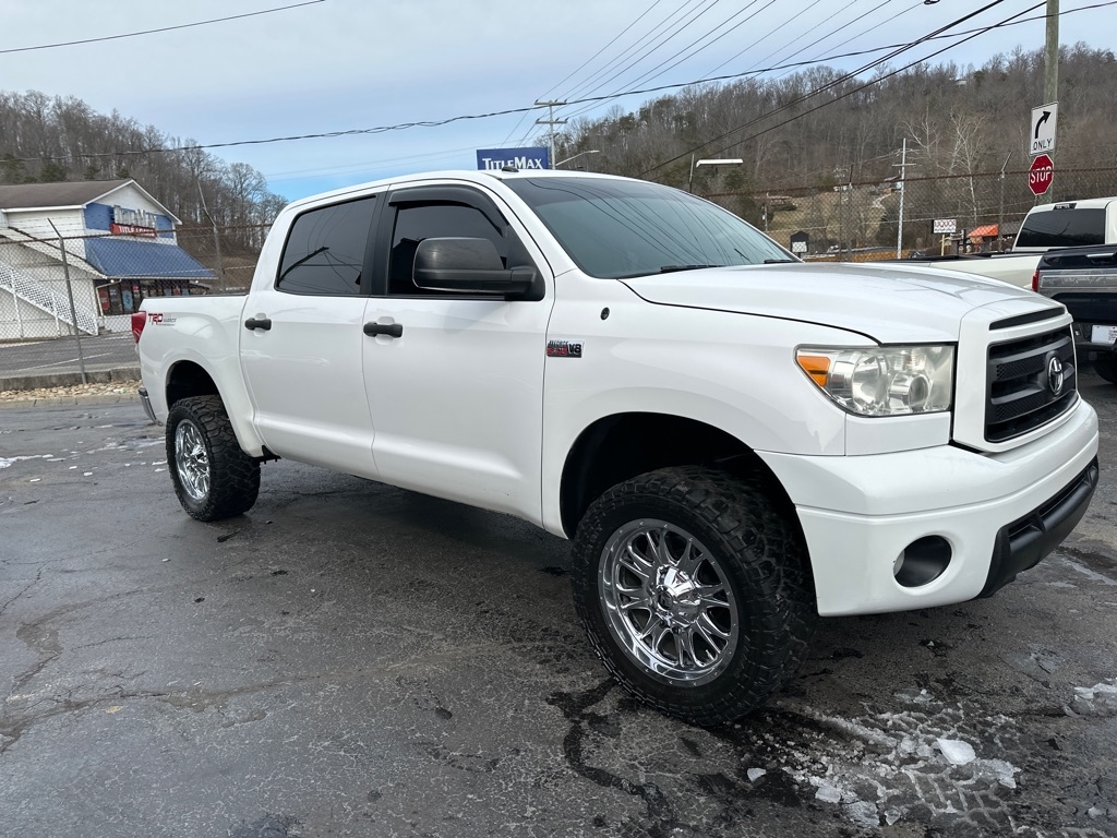 Toyota Tundra 4WD Truck CrewMax 5.7L V8 6-Spd AT (Natl) 2011