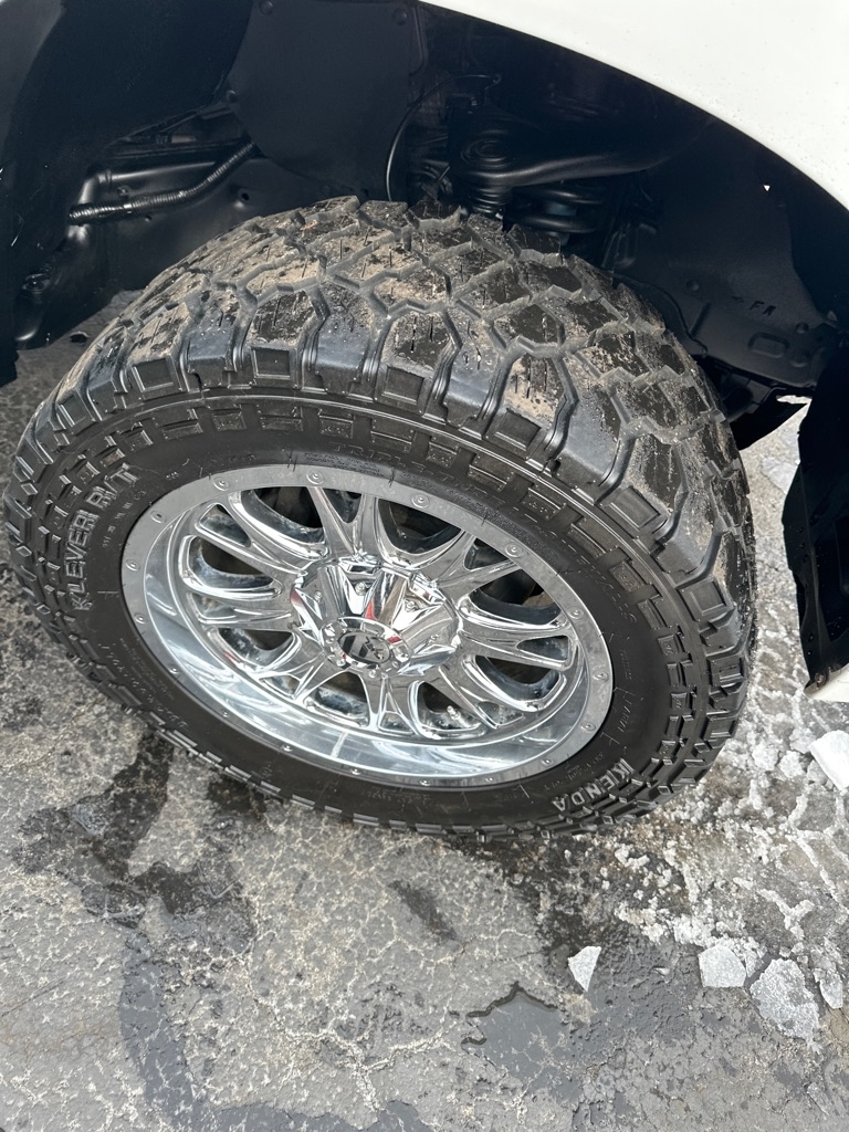 Toyota Tundra 4WD Truck CrewMax 5.7L V8 6-Spd AT (Natl) 2011