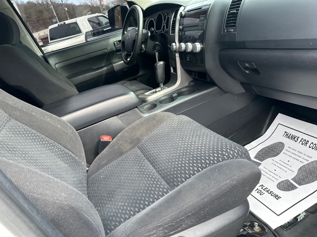 Toyota Tundra 4WD Truck CrewMax 5.7L V8 6-Spd AT (Natl) 2011