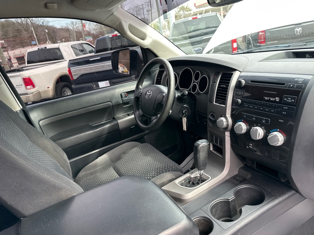 Toyota Tundra 4WD Truck CrewMax 5.7L V8 6-Spd AT (Natl) 2011