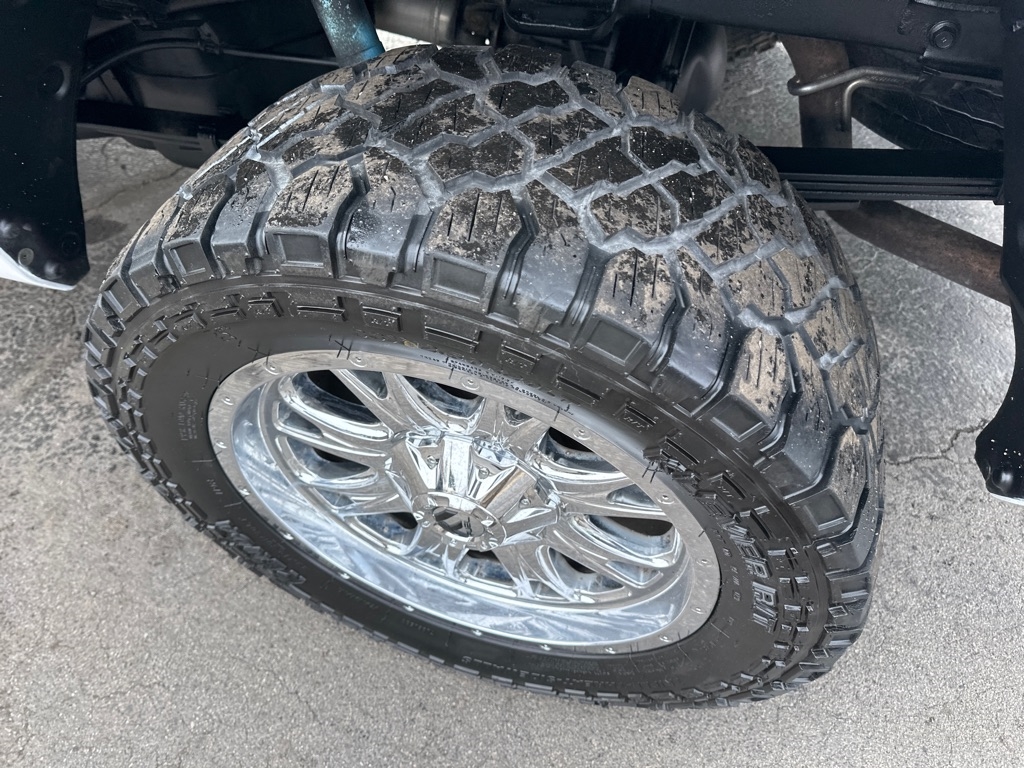 Toyota Tundra 4WD Truck CrewMax 5.7L V8 6-Spd AT (Natl) 2011