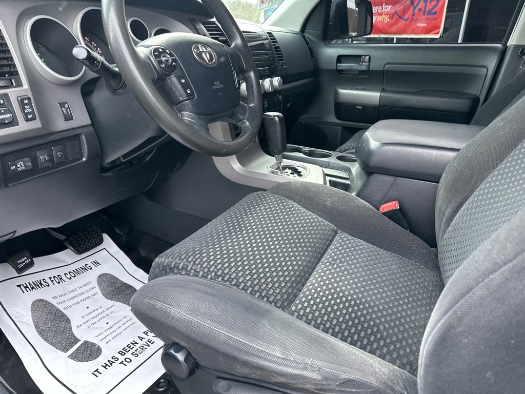 Toyota Tundra 4WD Truck CrewMax 5.7L V8 6-Spd AT (Natl) 2011