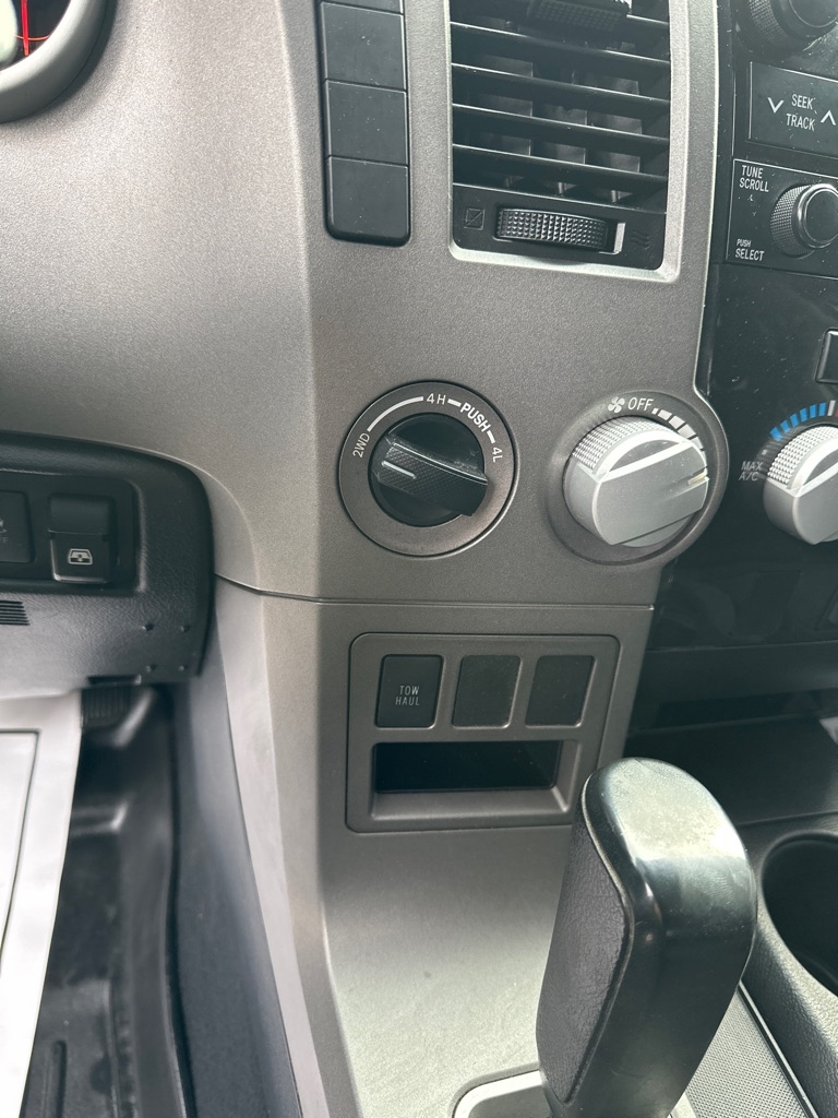 Toyota Tundra 4WD Truck CrewMax 5.7L V8 6-Spd AT (Natl) 2011