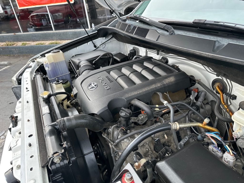 Toyota Tundra 4WD Truck CrewMax 5.7L V8 6-Spd AT (Natl) 2011