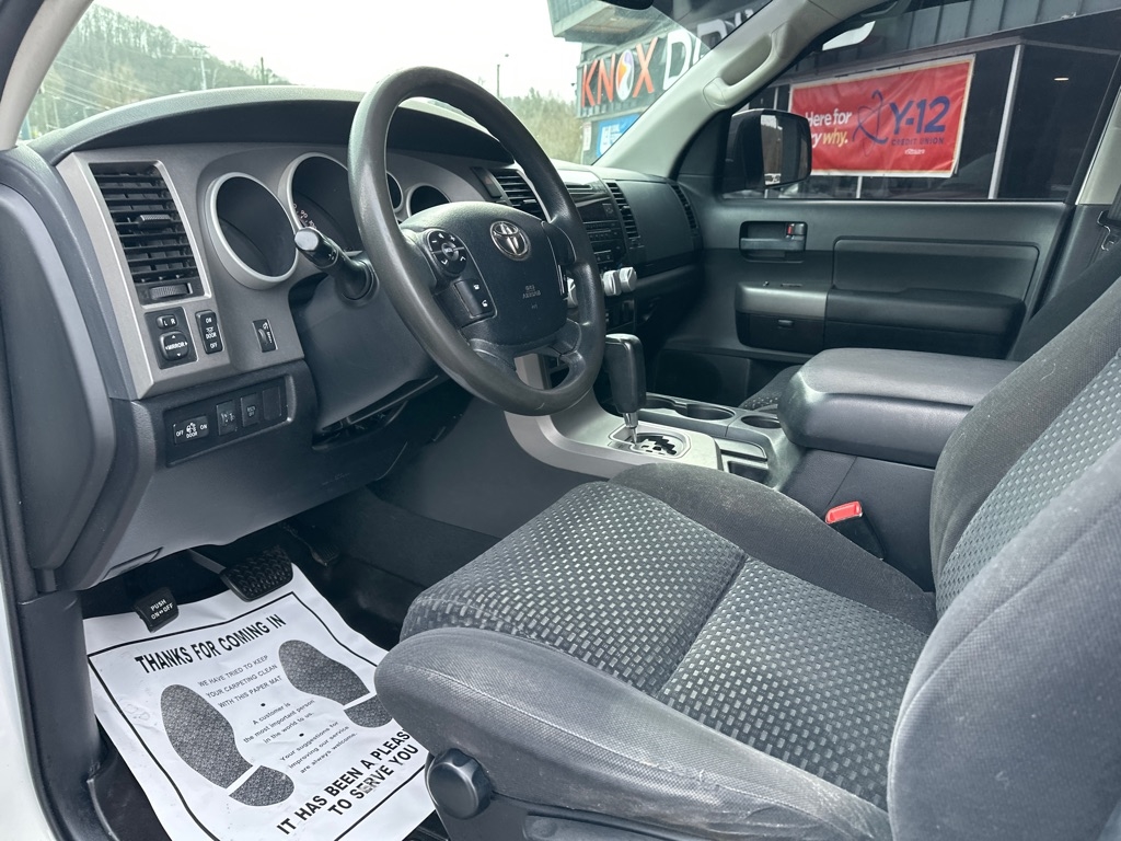 Toyota Tundra 4WD Truck CrewMax 5.7L V8 6-Spd AT (Natl) 2011