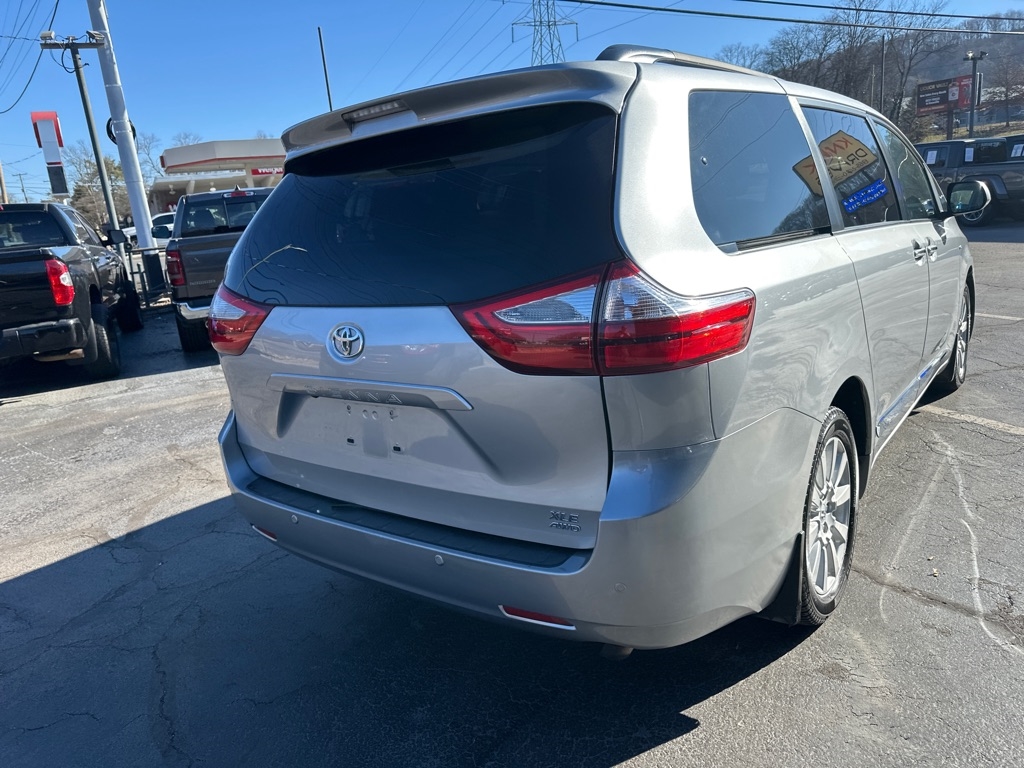 Toyota Sienna Limited Premium AWD 7-Passenger (Natl) 2017