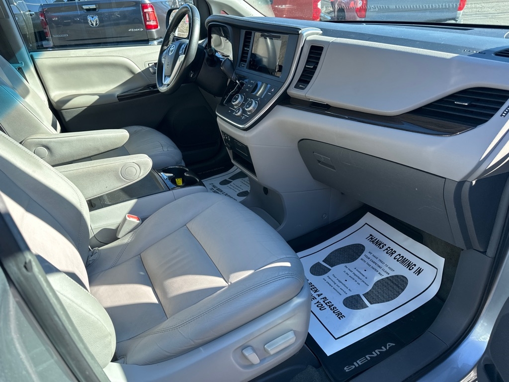 Toyota Sienna Limited Premium AWD 7-Passenger (Natl) 2017