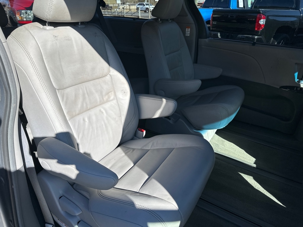 Toyota Sienna Limited Premium AWD 7-Passenger (Natl) 2017