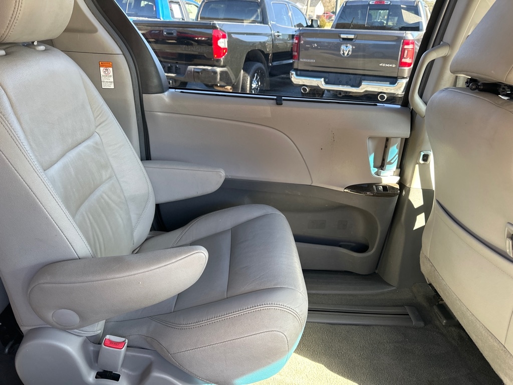 Toyota Sienna Limited Premium AWD 7-Passenger (Natl) 2017