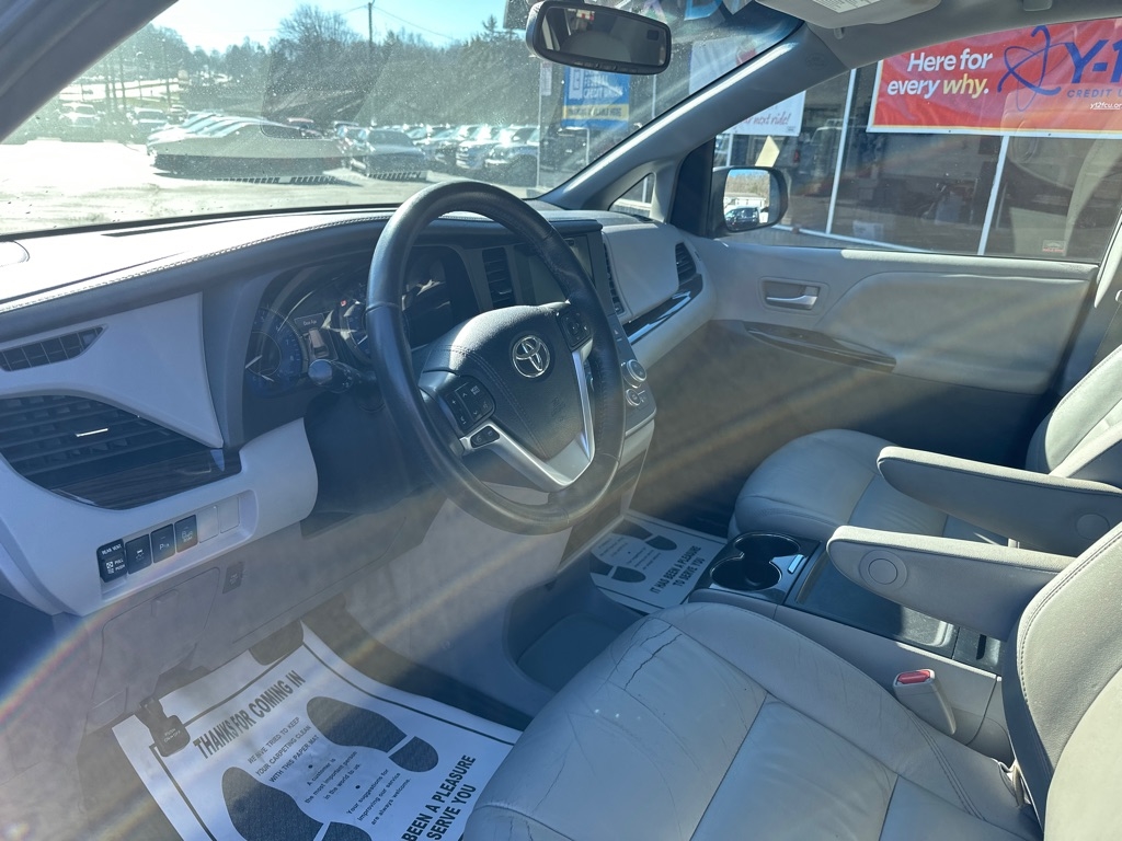 Toyota Sienna Limited Premium AWD 7-Passenger (Natl) 2017