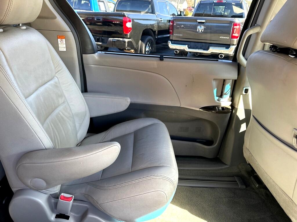 Toyota Sienna Limited Premium AWD 7-Passenger (Natl) 2017