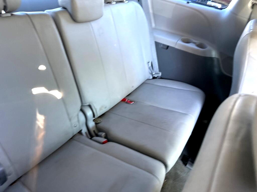 Toyota Sienna Limited Premium AWD 7-Passenger (Natl) 2017