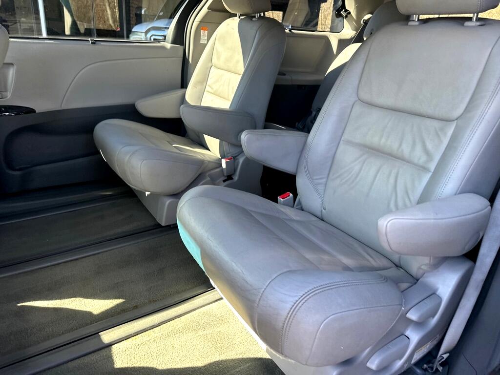 Toyota Sienna Limited Premium AWD 7-Passenger (Natl) 2017
