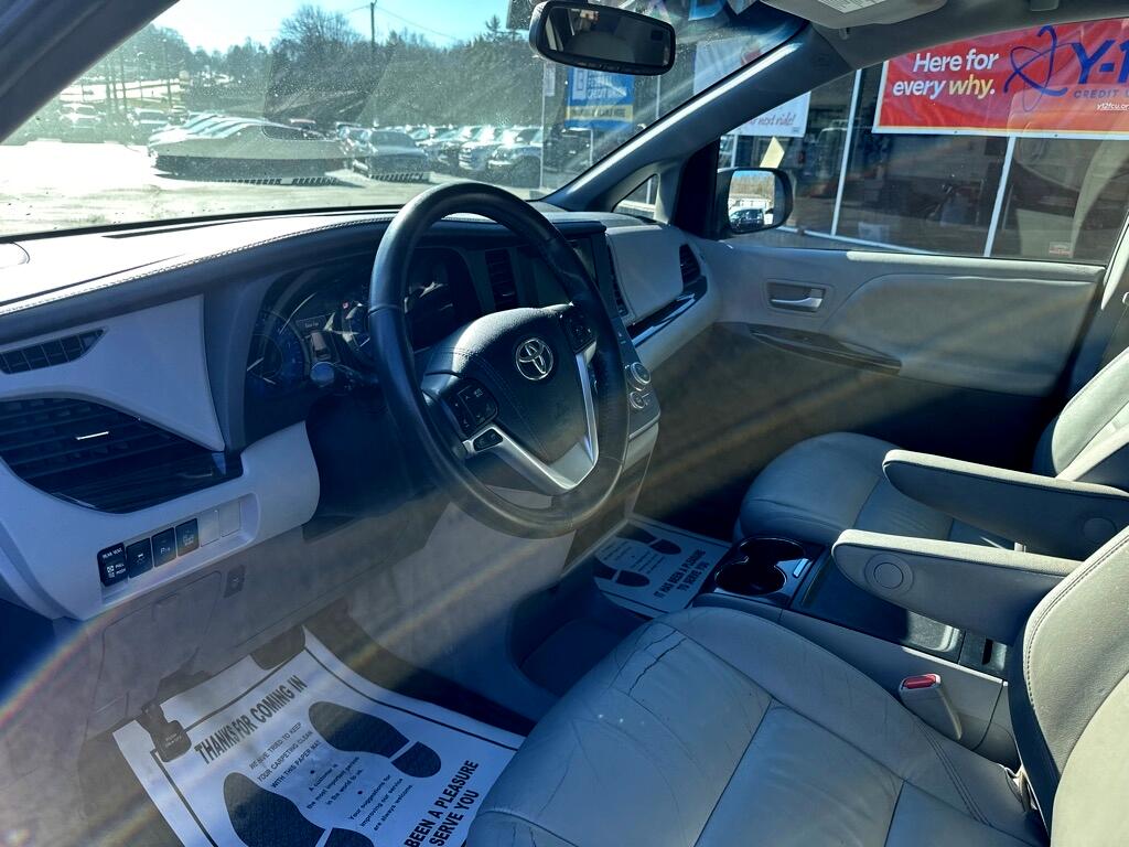 Toyota Sienna Limited Premium AWD 7-Passenger (Natl) 2017