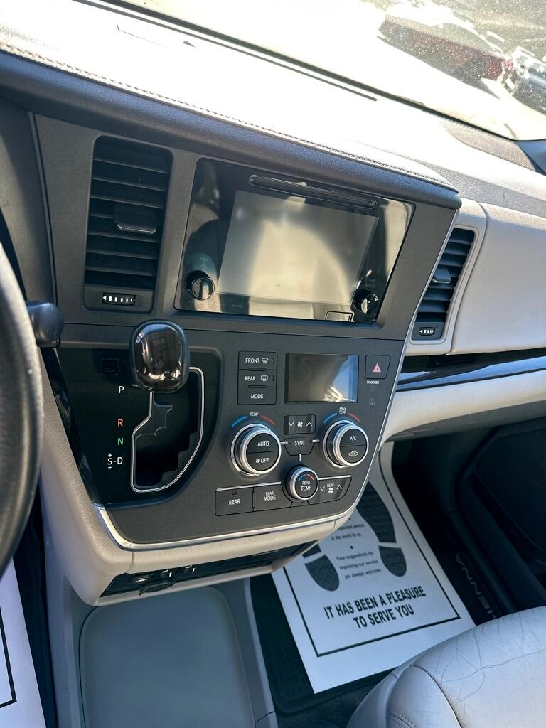 Toyota Sienna Limited Premium AWD 7-Passenger (Natl) 2017