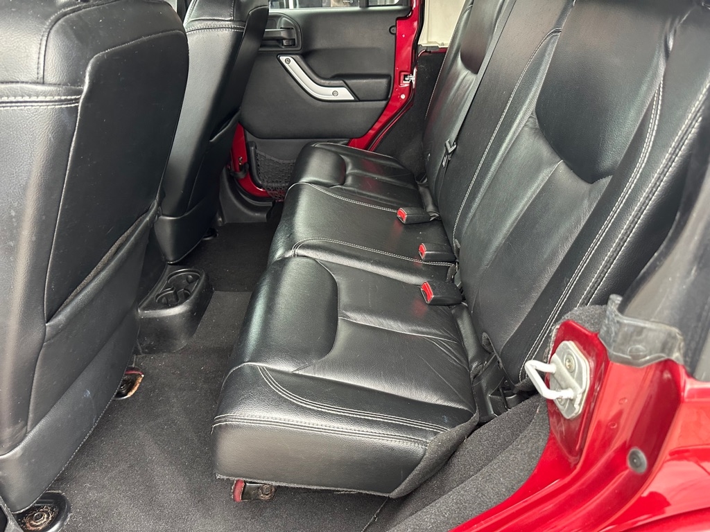 Jeep Wrangler Unlimited 4WD 4dr Sahara 2013