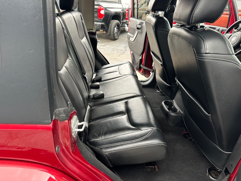 Jeep Wrangler Unlimited 4WD 4dr Sahara 2013