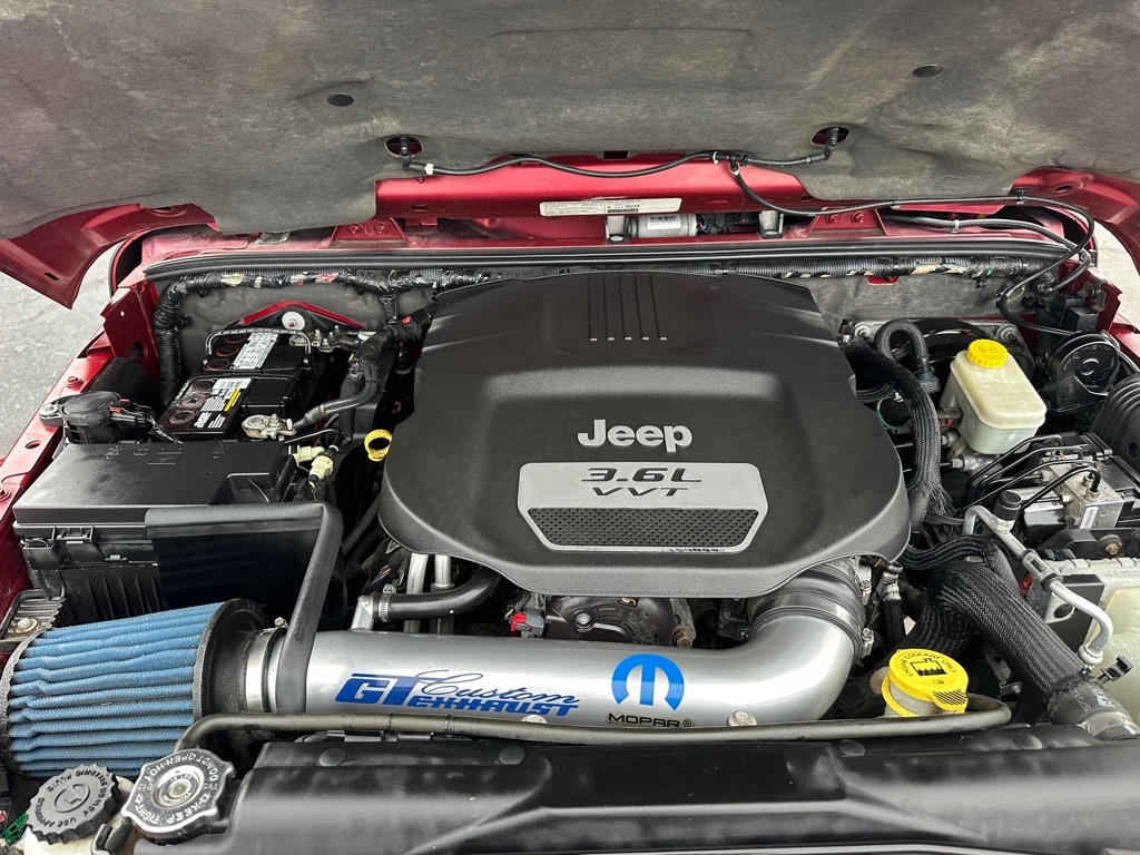 Jeep Wrangler Unlimited 4WD 4dr Sahara 2013