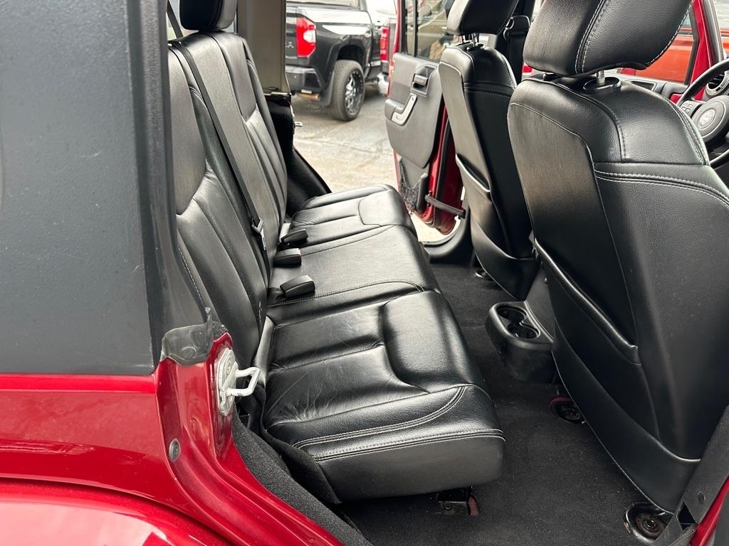 Jeep Wrangler Unlimited 4WD 4dr Sahara 2013