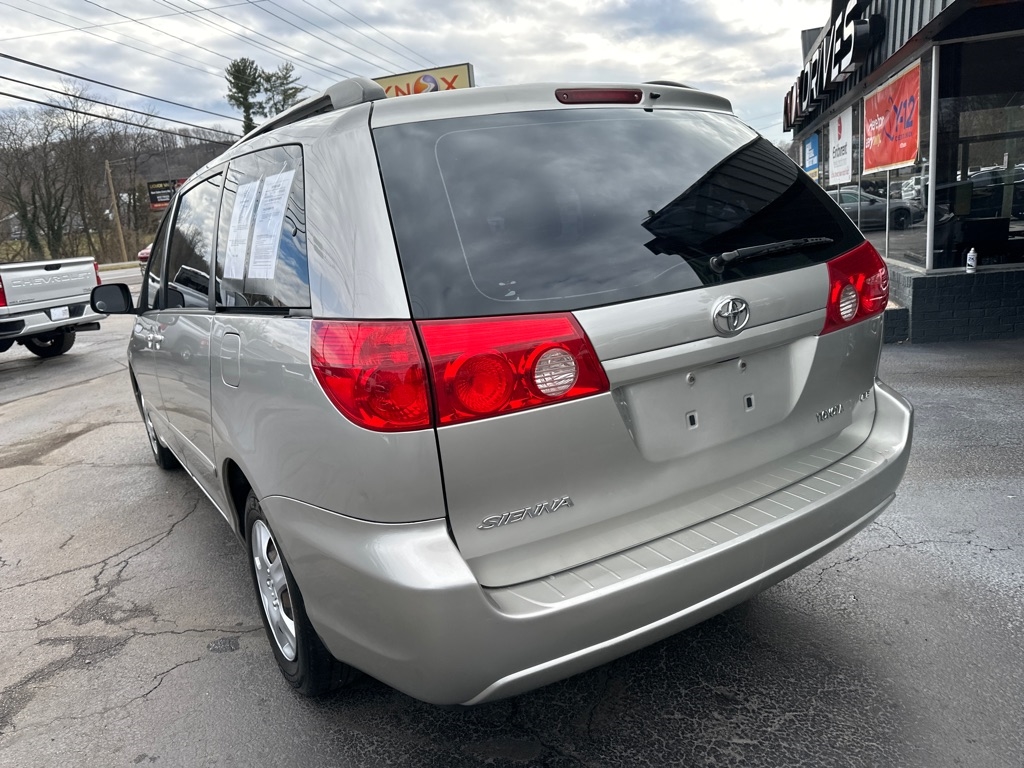 Toyota Sienna 5dr 7-Pass Van CE FWD (Natl) 2009