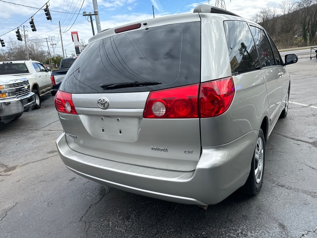 Toyota Sienna 5dr 7-Pass Van CE FWD (Natl) 2009