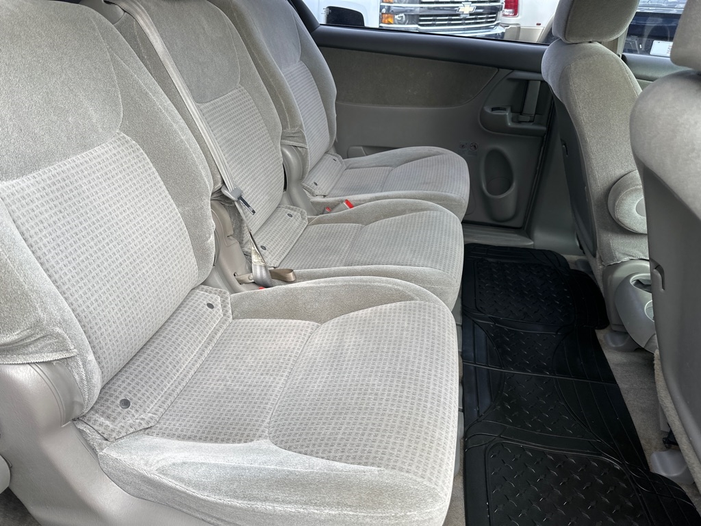 Toyota Sienna 5dr 7-Pass Van CE FWD (Natl) 2009