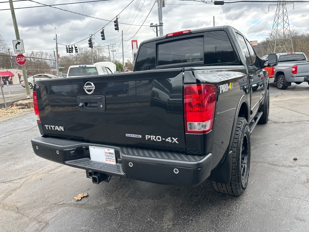 Nissan Titan 4WD Crew Cab SWB PRO-4X 2015