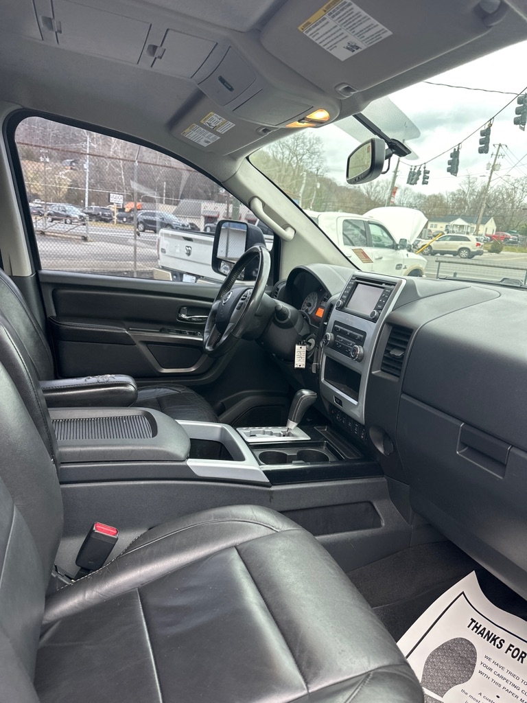 Nissan Titan 4WD Crew Cab SWB PRO-4X 2015