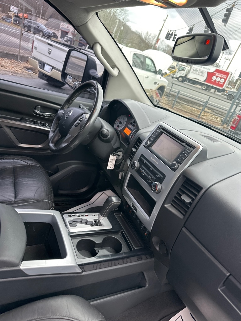 Nissan Titan 4WD Crew Cab SWB PRO-4X 2015