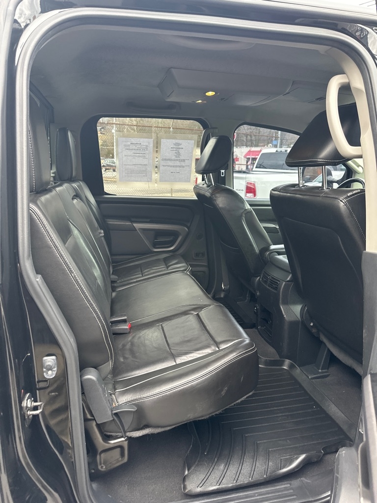 Nissan Titan 4WD Crew Cab SWB PRO-4X 2015