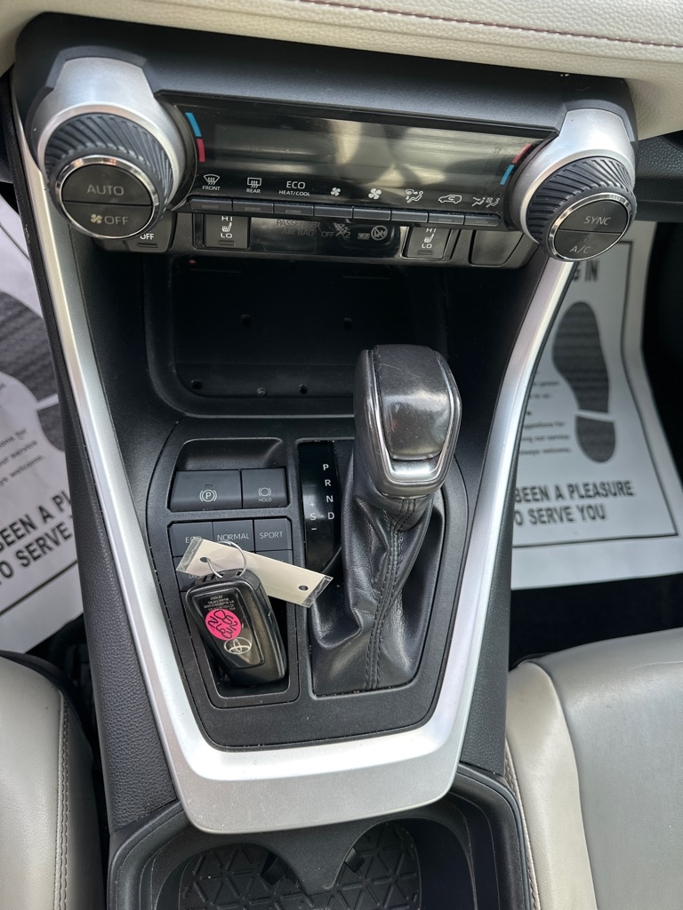 Toyota RAV4 XLE Premium AWD (Natl) 2019