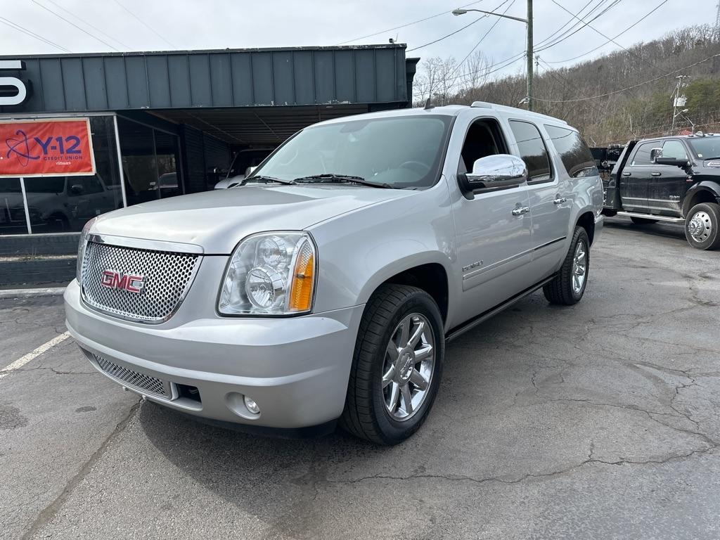 GMC Yukon XL AWD 4dr 1500 Denali 2010