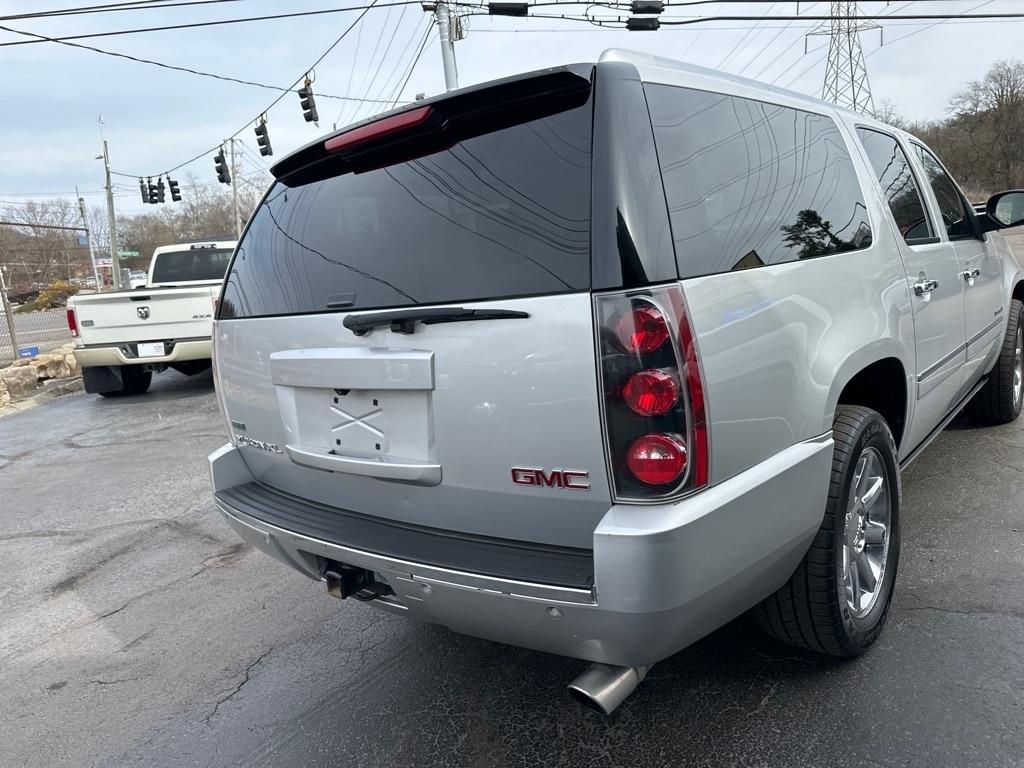 GMC Yukon XL AWD 4dr 1500 Denali 2010