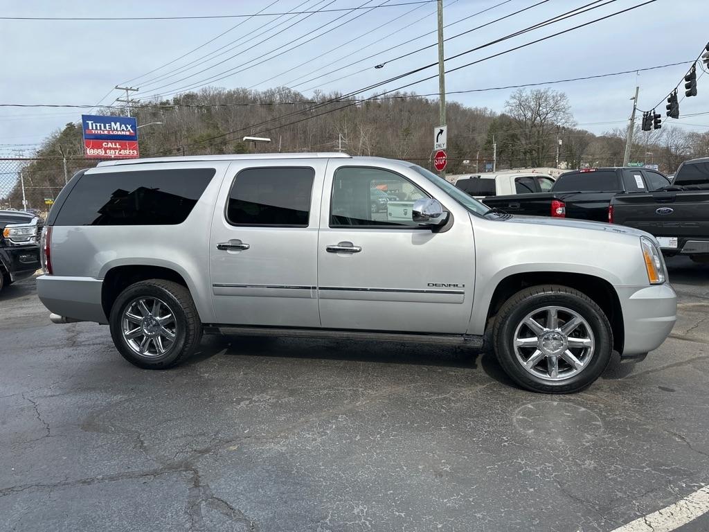 GMC Yukon XL AWD 4dr 1500 Denali 2010