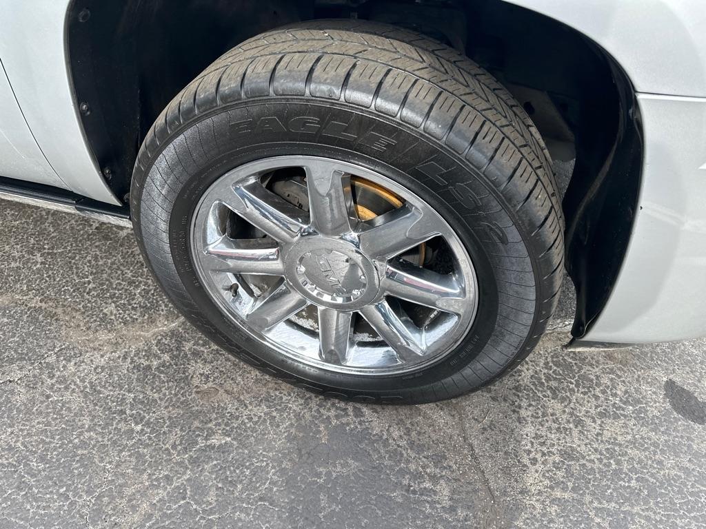 GMC Yukon XL AWD 4dr 1500 Denali 2010