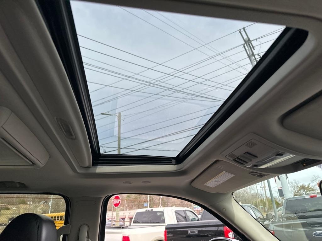 GMC Yukon XL AWD 4dr 1500 Denali 2010