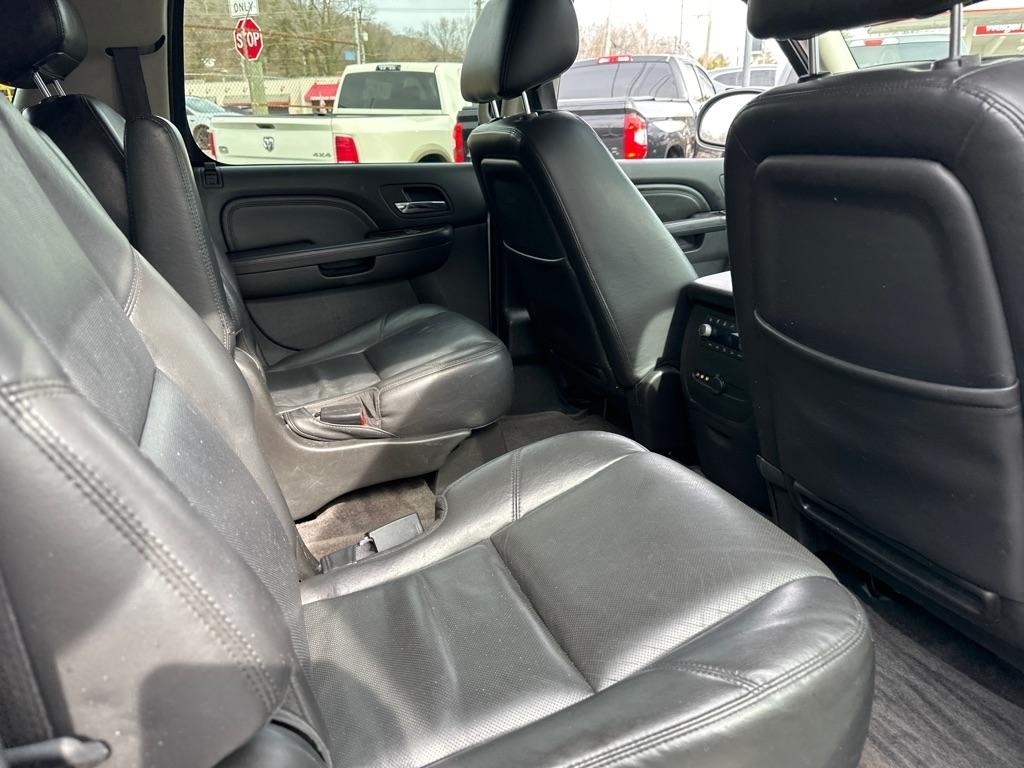 GMC Yukon XL AWD 4dr 1500 Denali 2010