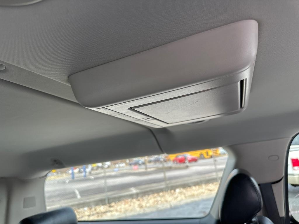 GMC Yukon XL AWD 4dr 1500 Denali 2010