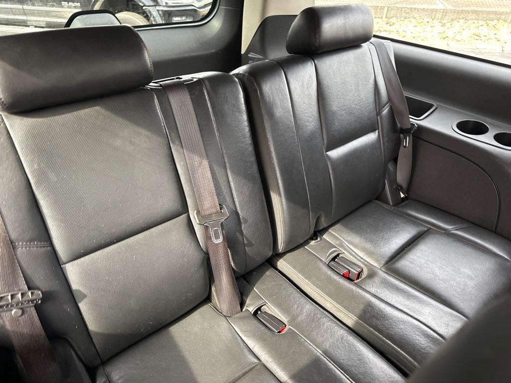 GMC Yukon XL AWD 4dr 1500 Denali 2010