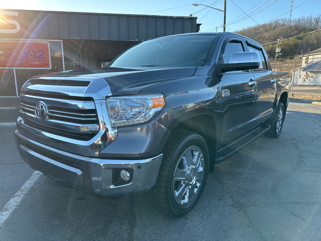 Toyota Tundra 4WD Truck CrewMax 5.7L V8 6-Spd AT Platinum (Natl) 2016