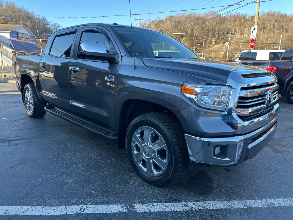Toyota Tundra 4WD Truck CrewMax 5.7L V8 6-Spd AT Platinum (Natl) 2016