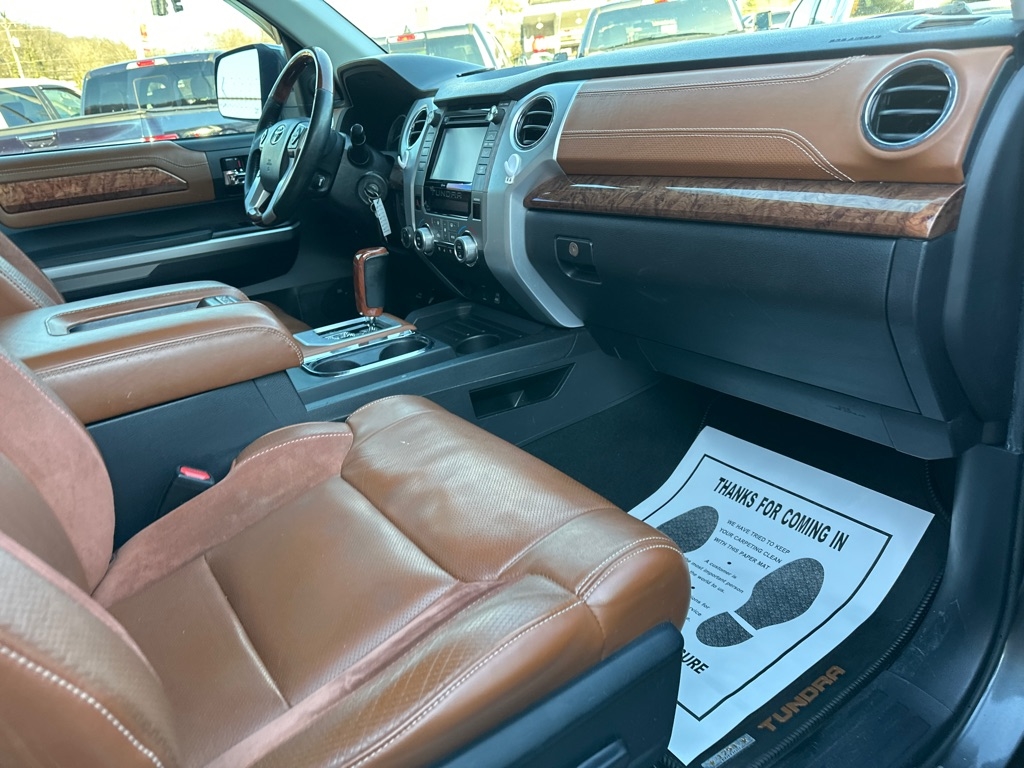 Toyota Tundra 4WD Truck CrewMax 5.7L V8 6-Spd AT Platinum (Natl) 2016