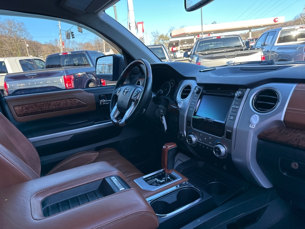 Toyota Tundra 4WD Truck CrewMax 5.7L V8 6-Spd AT Platinum (Natl) 2016