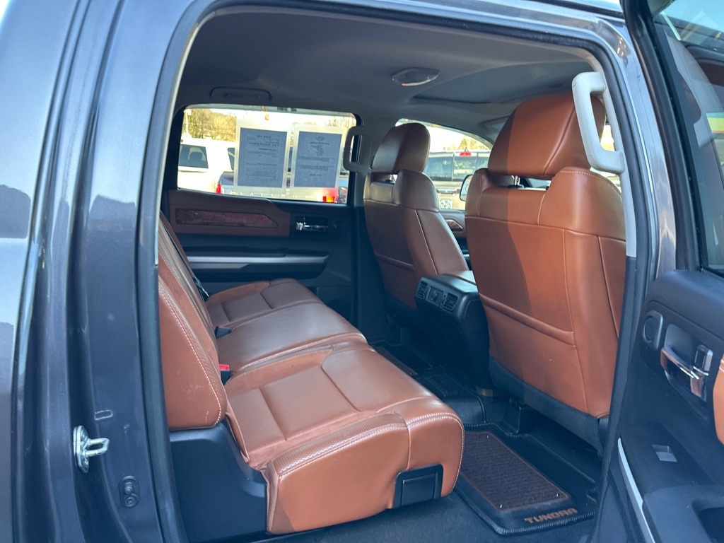 Toyota Tundra 4WD Truck CrewMax 5.7L V8 6-Spd AT Platinum (Natl) 2016