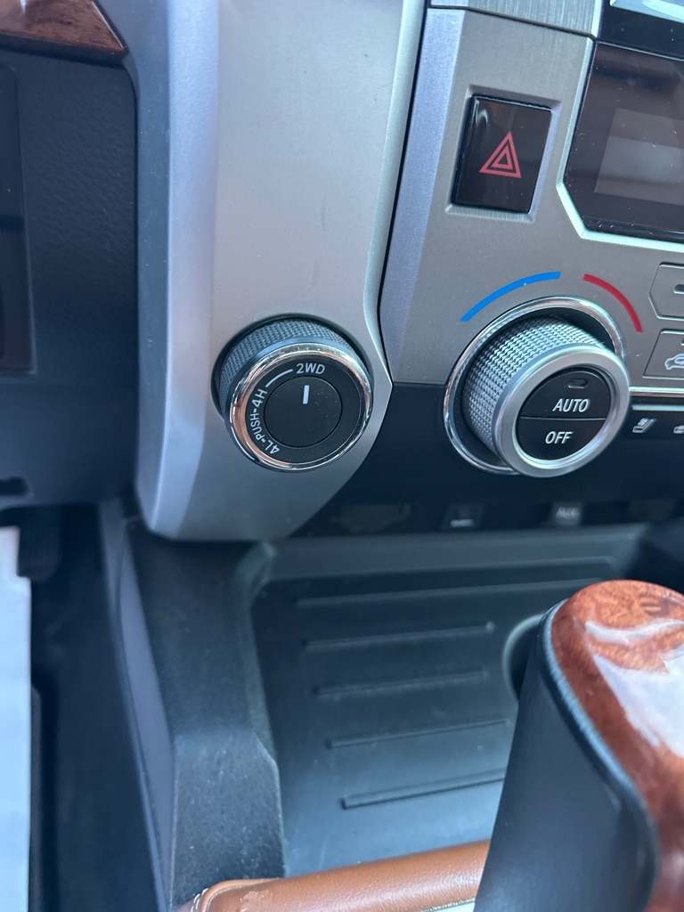 Toyota Tundra 4WD Truck CrewMax 5.7L V8 6-Spd AT Platinum (Natl) 2016